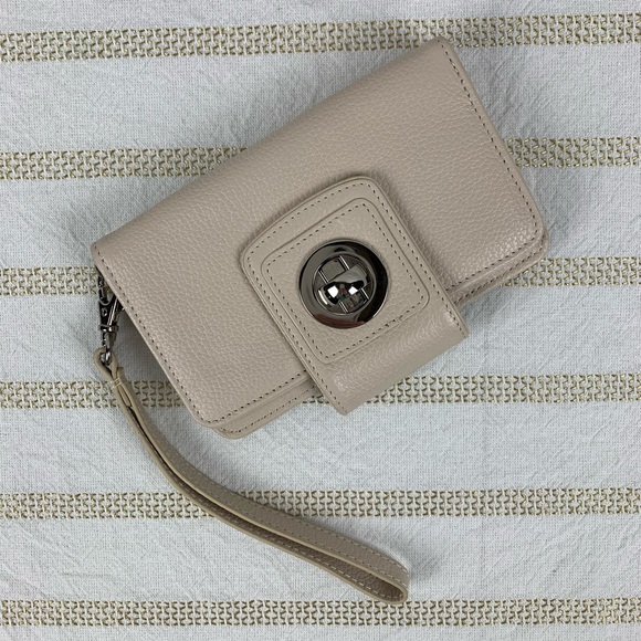 Grace Adele Handbags - 🆕 Cream Leather Wallet